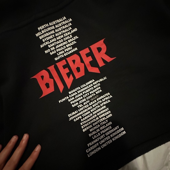 Justine Bieber tour sweater - Picture 4 of 4